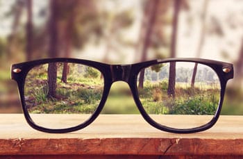 วิธีการเลือกเลนส์แว่นตา ให้เหมาสมและถูกต้องสำหรับดวงตาของคุณ